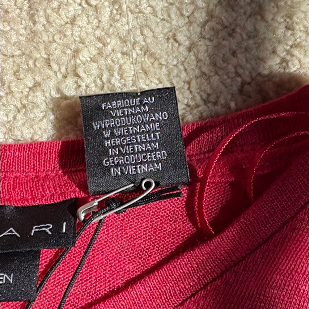 NWT Tahari 100% Linen Button Back Cap Sleeve Top Red size Large - Picture 9 of 9